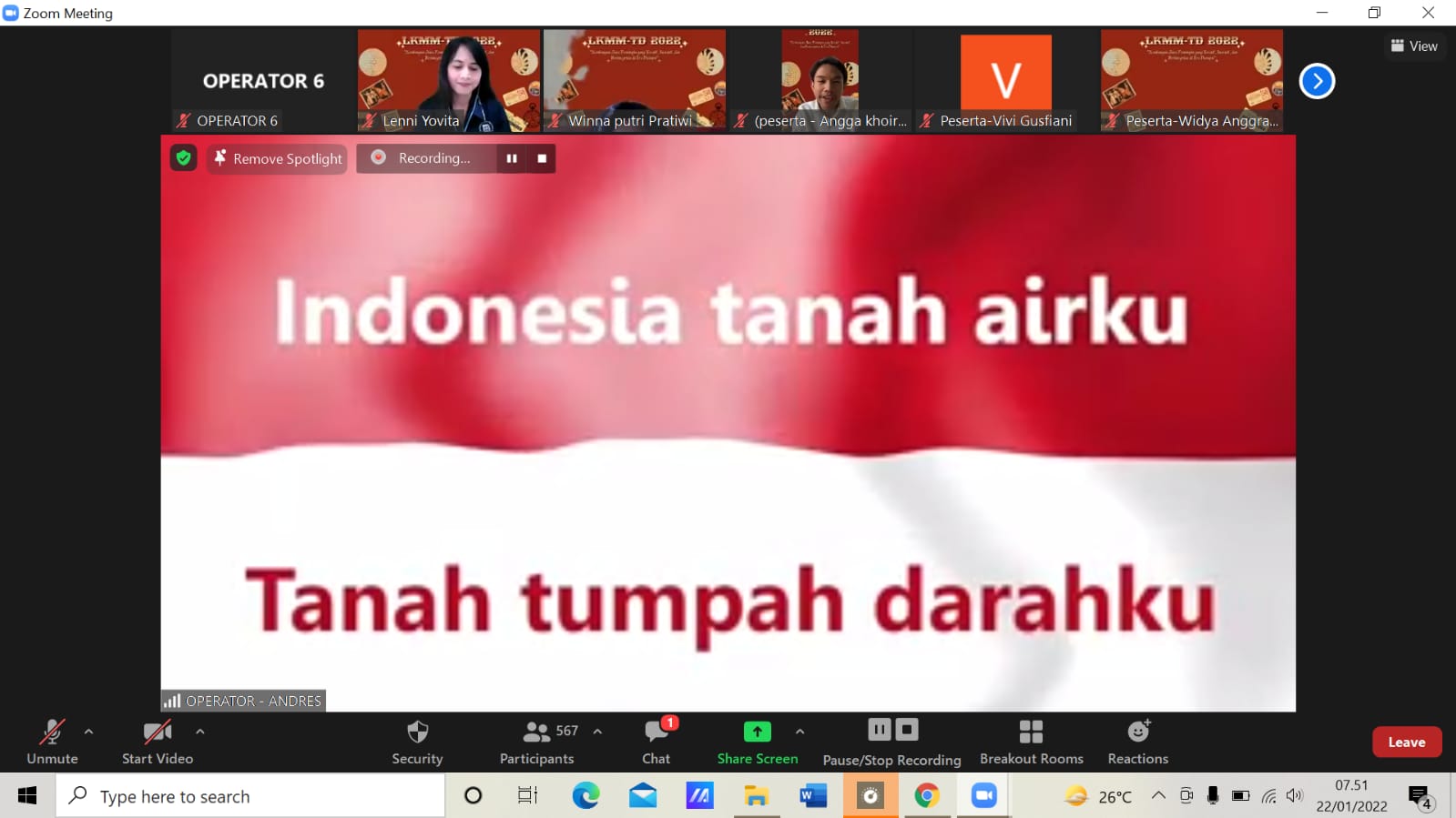 Menyanyikan Lagu Indonesia Raya
